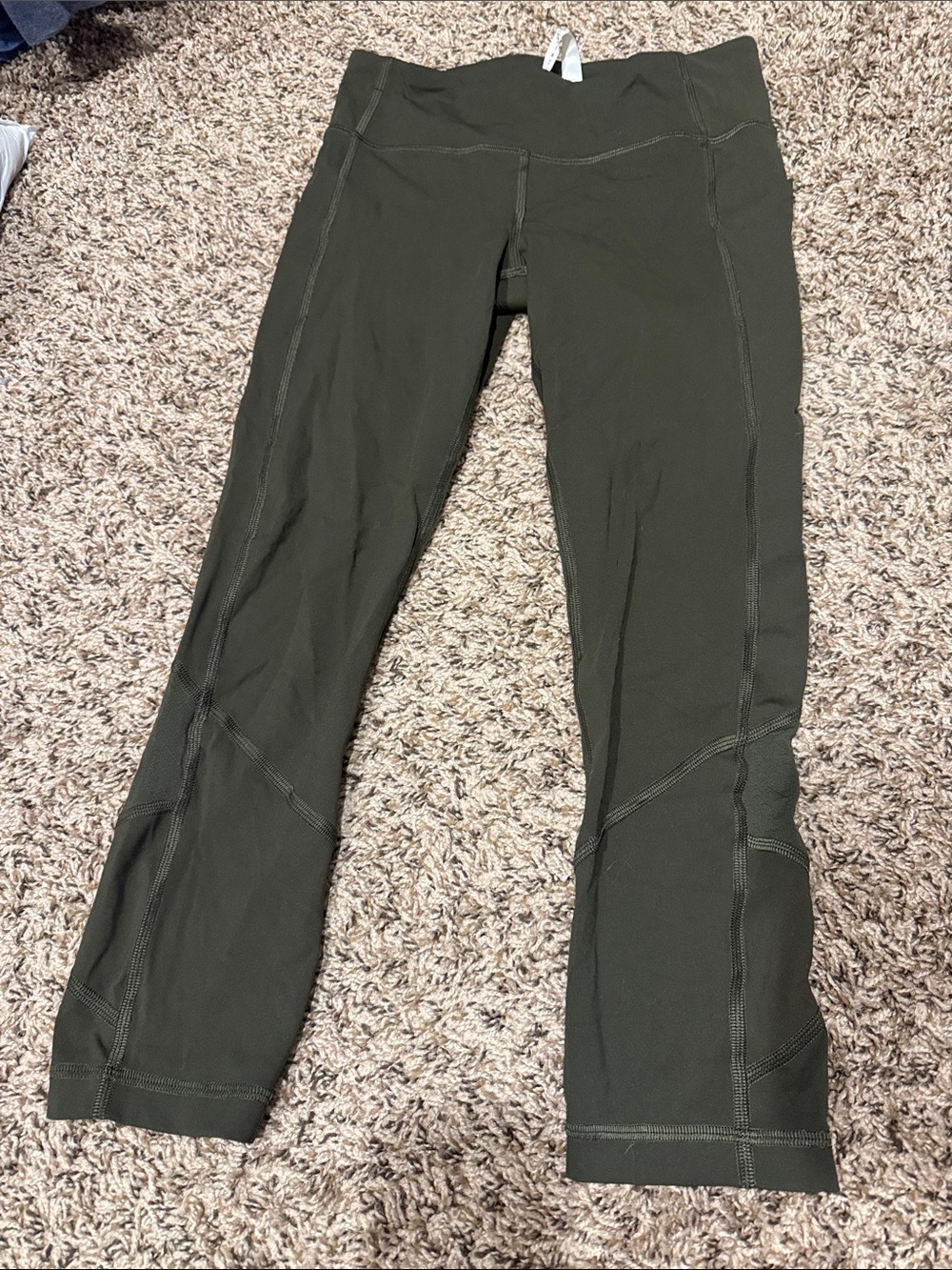 Lululemon Women’s size 4 Olive Green Active Leggings (cropped)